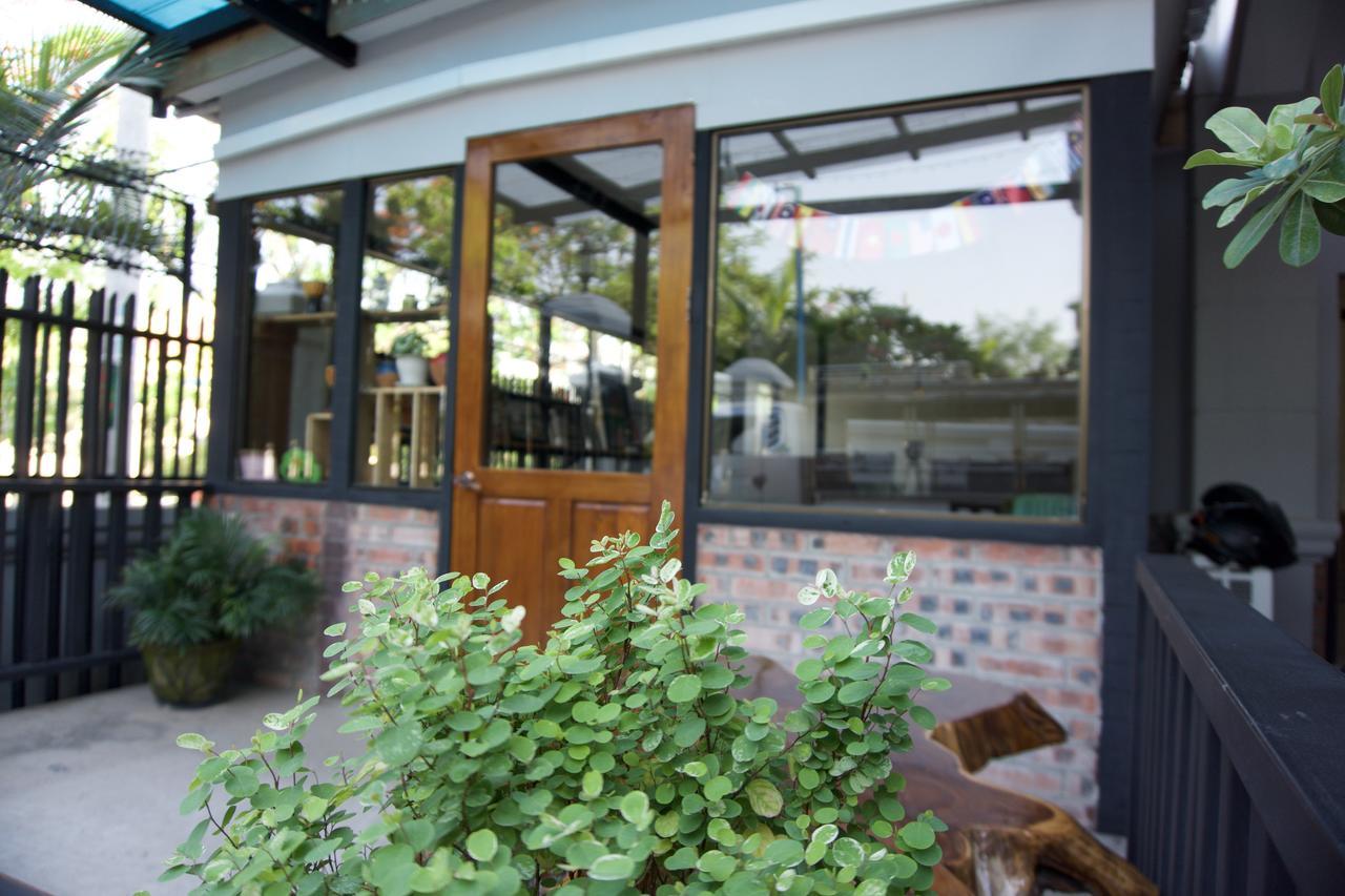 Celia Hostel Mandalay Eksteriør bilde