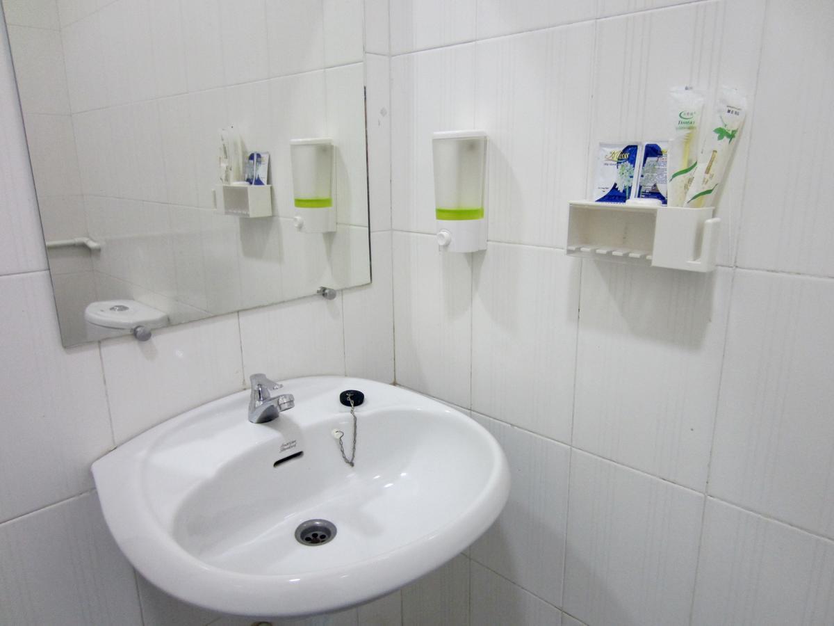 Celia Hostel Mandalay Eksteriør bilde