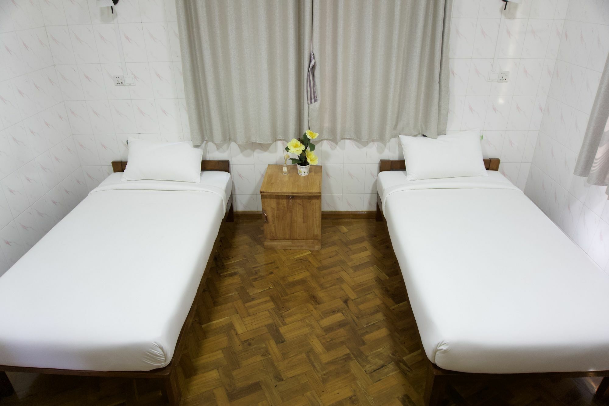 Celia Hostel Mandalay Eksteriør bilde