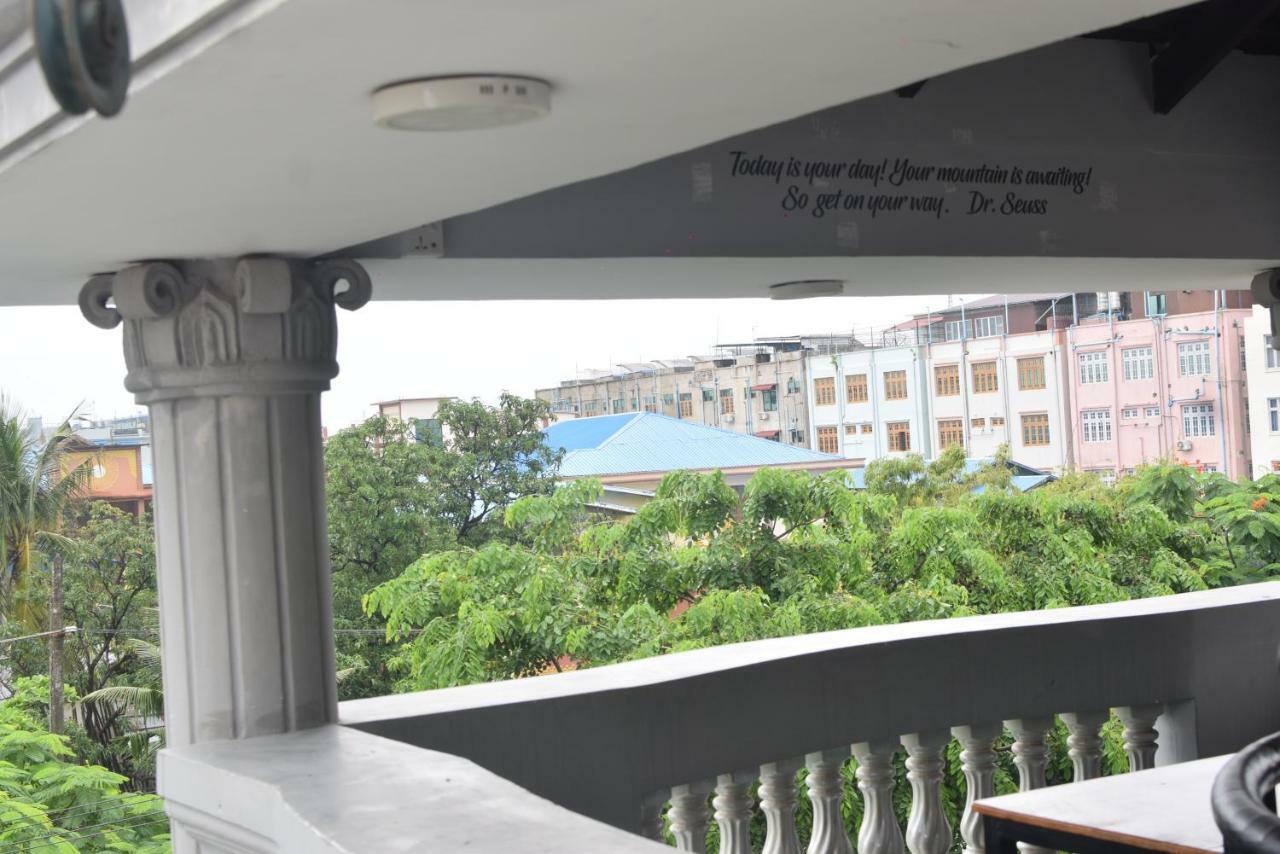 Celia Hostel Mandalay Eksteriør bilde